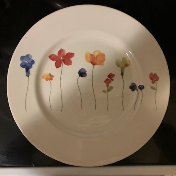 Royal Stafford (England) SCATTERED FLOWERS Dinner Plates, Set of Four (EUC) - Picture 1 of 5